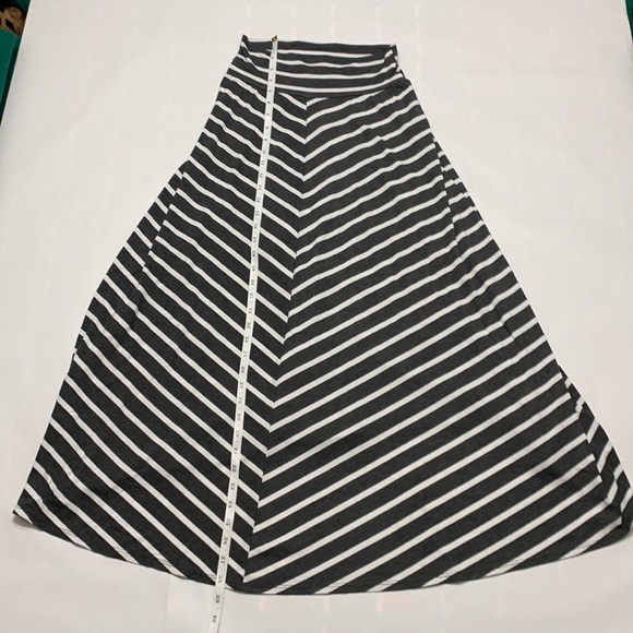 AB STUDIO skirt. Size medium - Picture 3 of 8